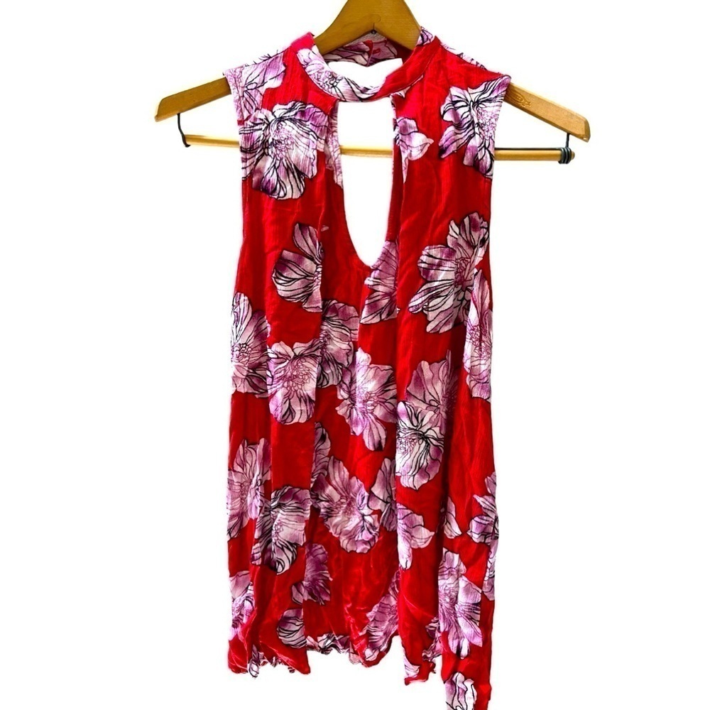 Forever 21 sleeveless red top floral dressy tank w/keyhole neck size Small